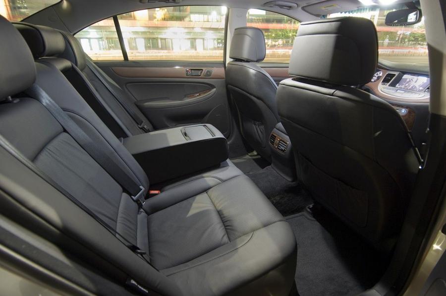  Hyundai Genesis 4.6L V8 2009 года  (фото 13 из 21)